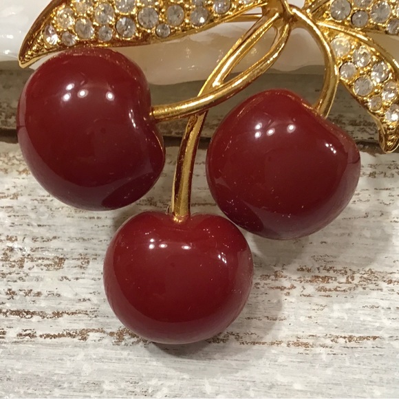 Joan Rivers Brooch - Picture 3 of 5